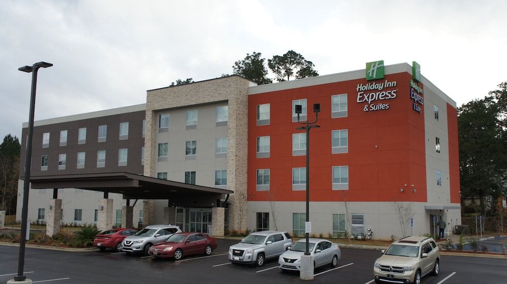 Holiday Inn Express & Suites PINEVILLE-ALEXANDRIA AREA by IHG 1