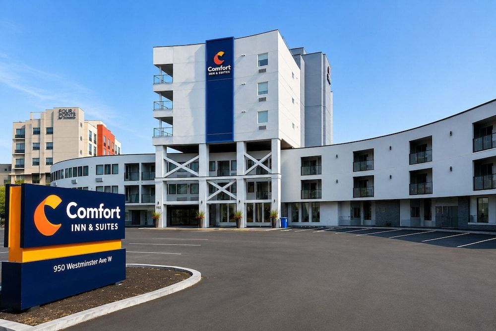 Comfort Inn & Suites 1