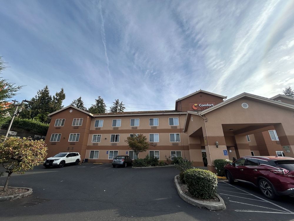 Comfort Suites Portland Southwest 1