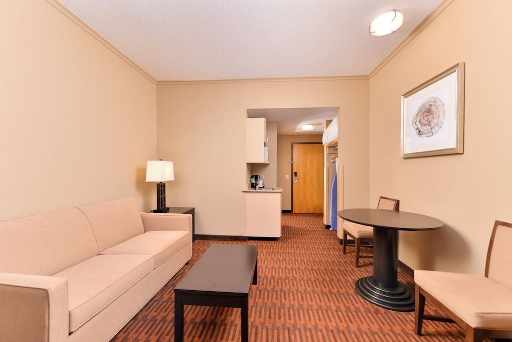 Holiday Inn Express BREEZEWOOD by IHG 1