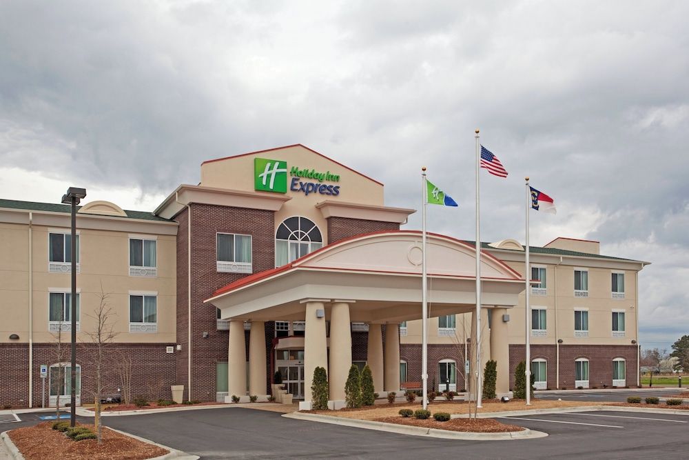 Holiday Inn Express PEMBROKE by IHG 1