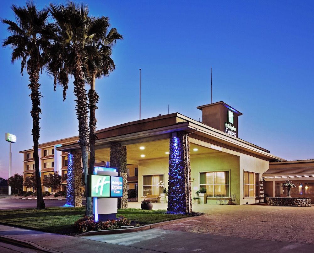 Holiday Inn Express & Suites CORNING by IHG 1