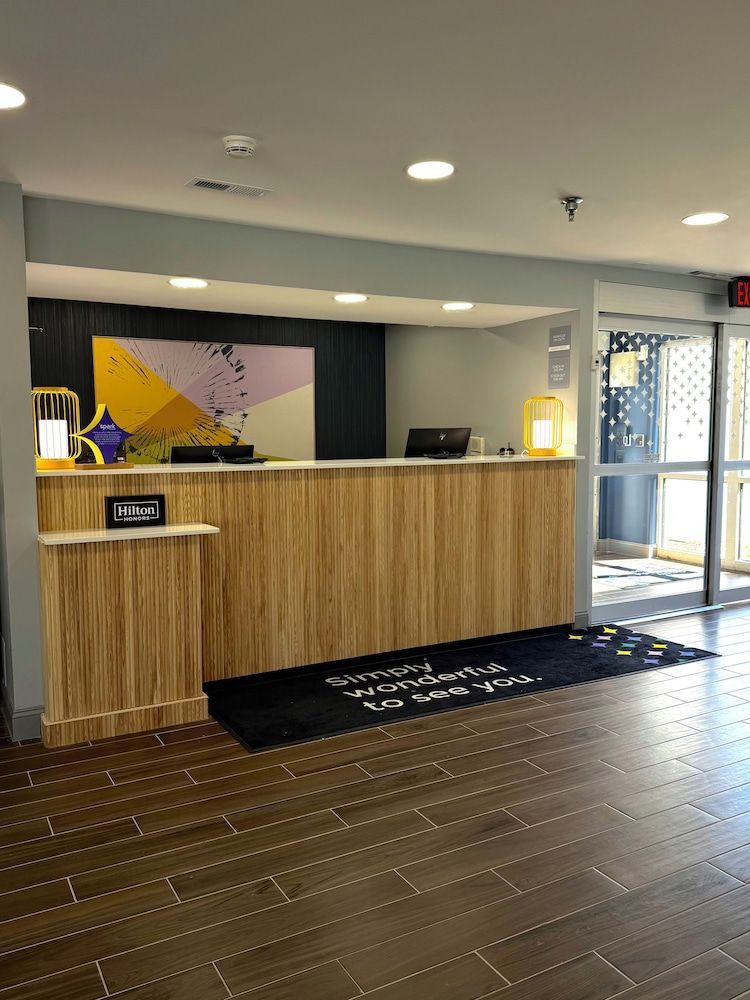 Spark by Hilton Bloomington 2