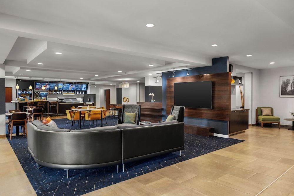 Courtyard by Marriott Indianapolis South 2