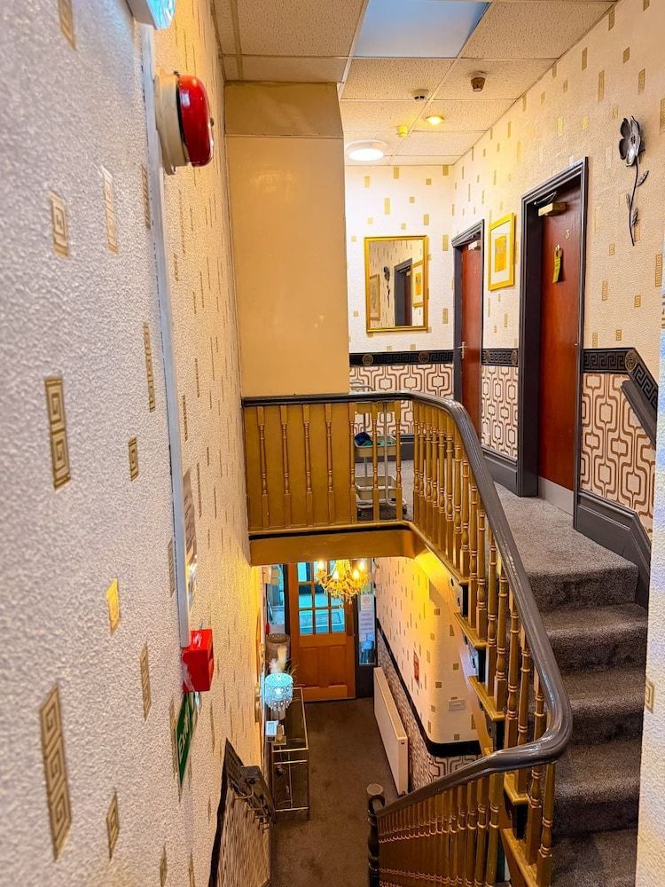 OYO Wynnstay Hotel 2