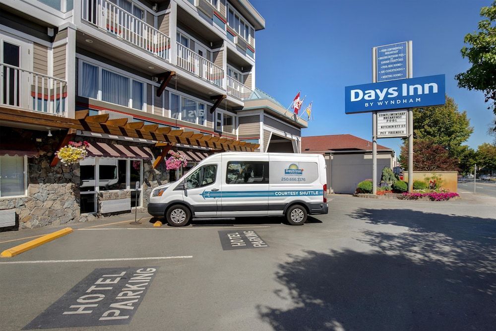 Days Inn by Wyndham Victoria Airport Sidney 1