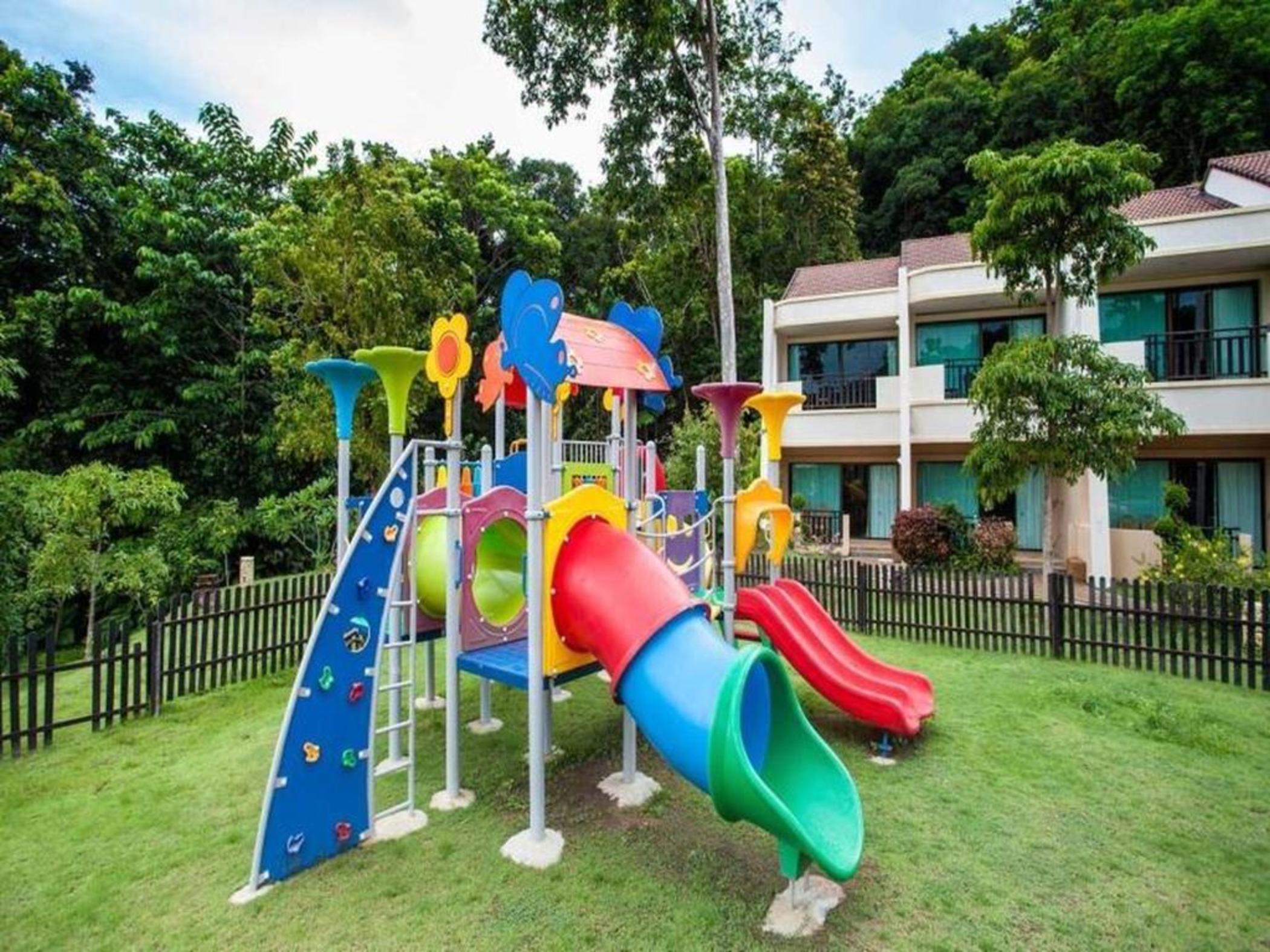 Hotel and Beach Bungalow at Lanta Resort 2