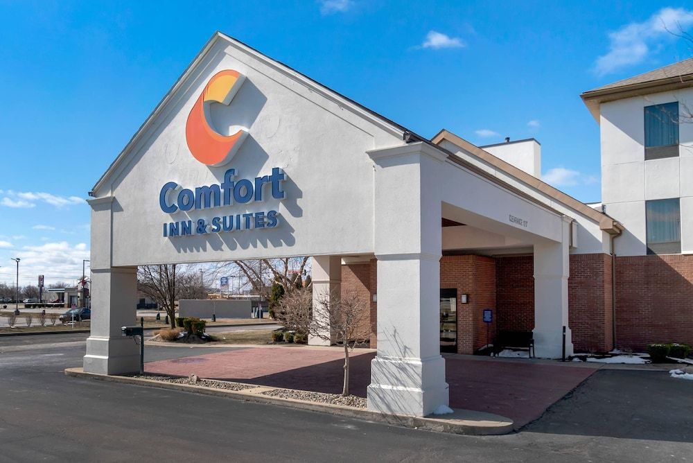 Comfort Inn & Suites Toledo North 1