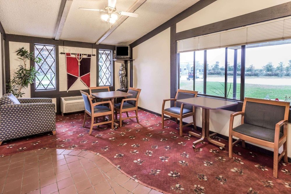 Rodeway Inn & Suites Racine - Mount Pleasant 1