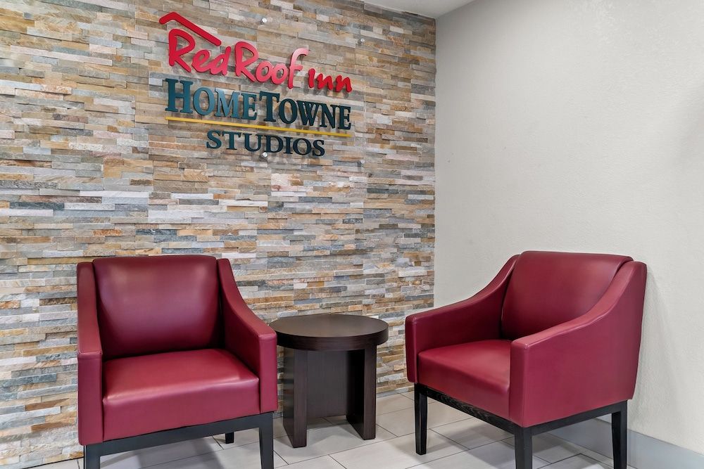 HomeTowne Studios by Red Roof Flint 2