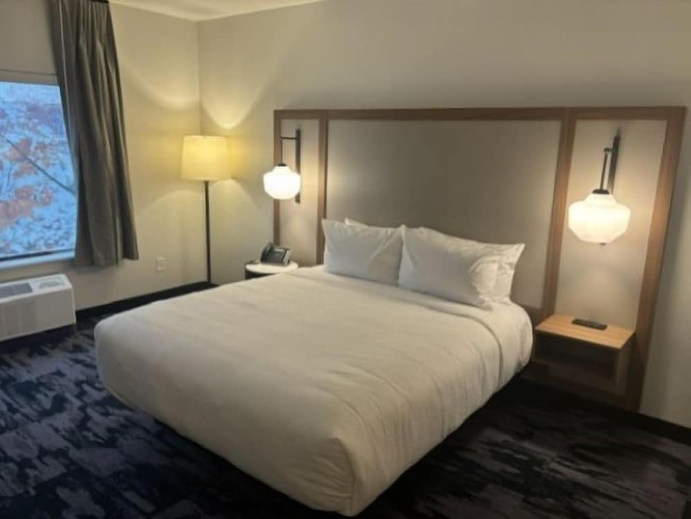 Fairfield Inn & Suites Toledo North 1