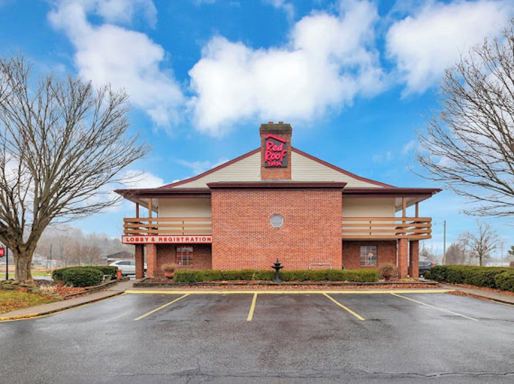 Red Roof Inn Uhrichsville 1