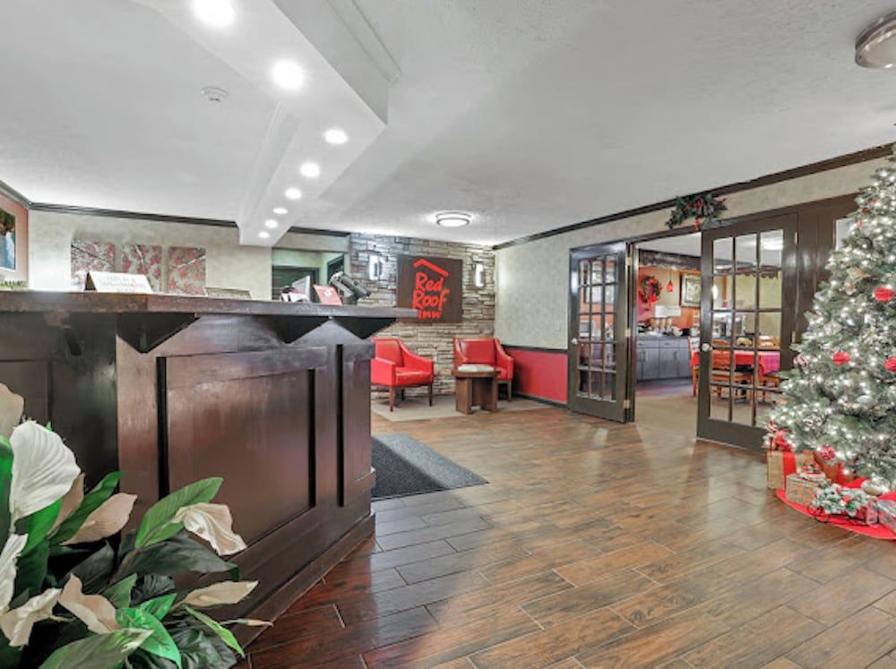 Red Roof Inn Uhrichsville 2