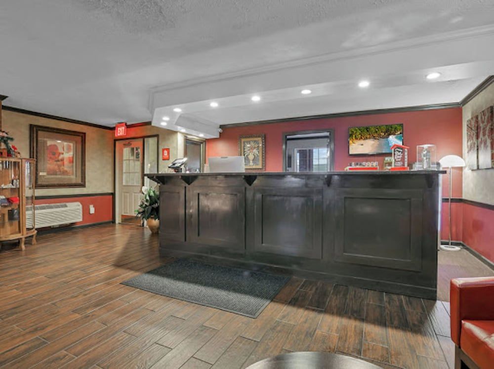 Red Roof Inn Uhrichsville 2