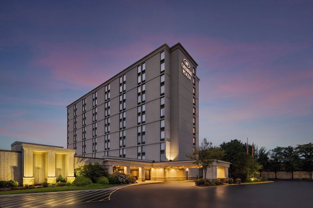 Crowne Plaza NEWARK AIRPORT by IHG 1
