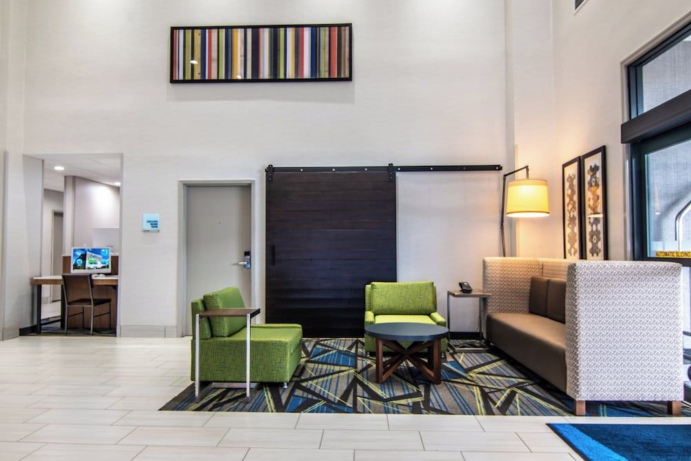 Holiday Inn Express & Suites INDIANAPOLIS NORTHWEST by IHG 1