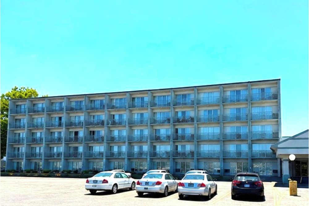 Twin City Inn & Suites Benton Harbor - St. Joseph 1