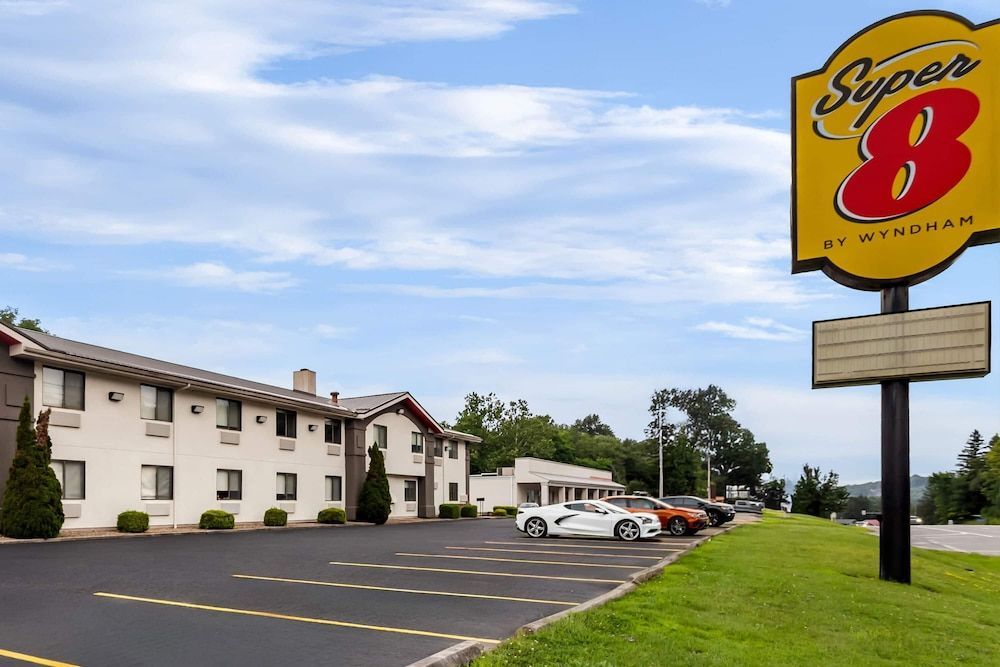 Super 8 by Wyndham Elkins 1