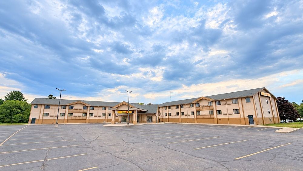Super 8 by Wyndham Wisconsin Dells 1