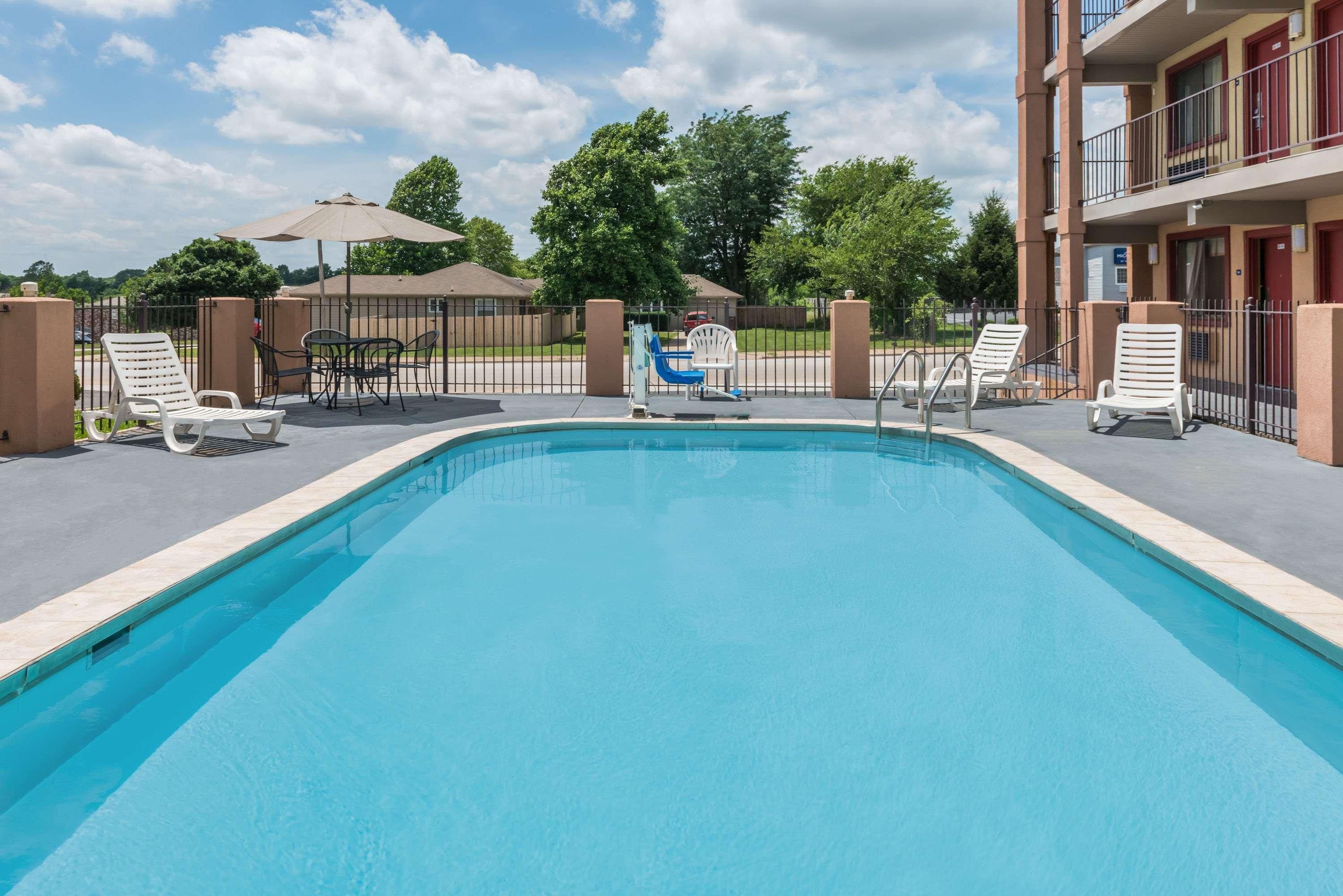 Economy Suites Springfield - I-44 1