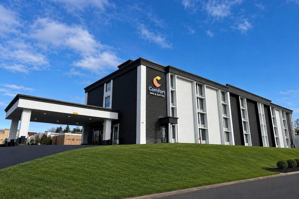 Comfort Inn & Suites Johnson City - Binghamton 1