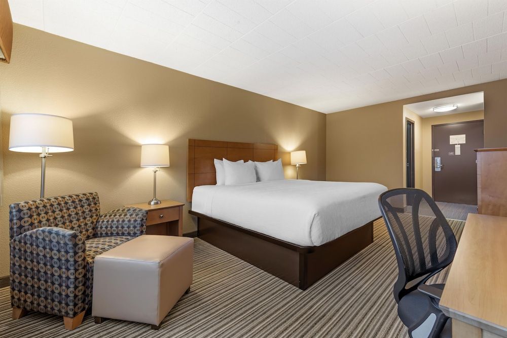 Best Western Plus Reading Inn & Suites 1