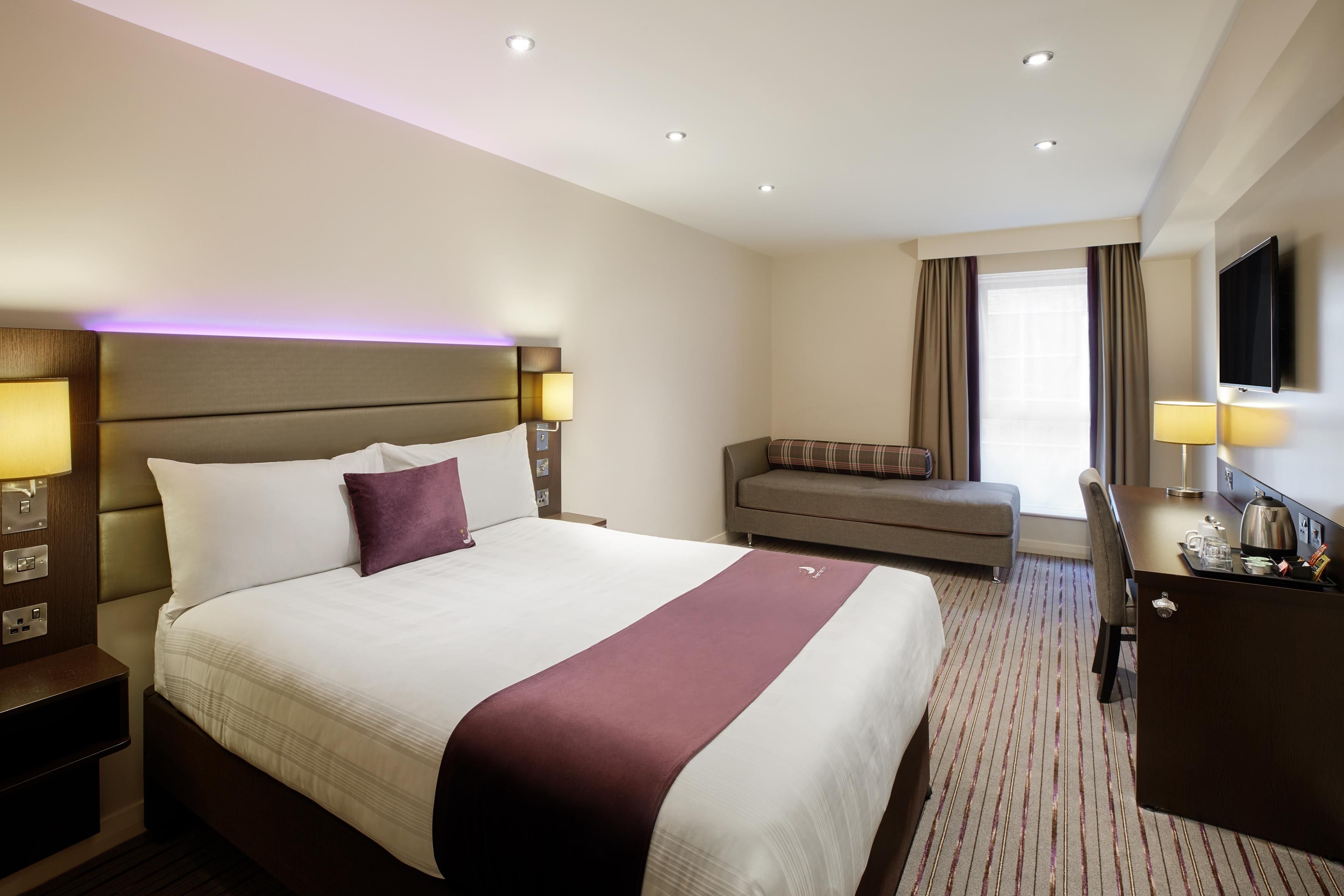 Premier Inn London Gatwick South 1