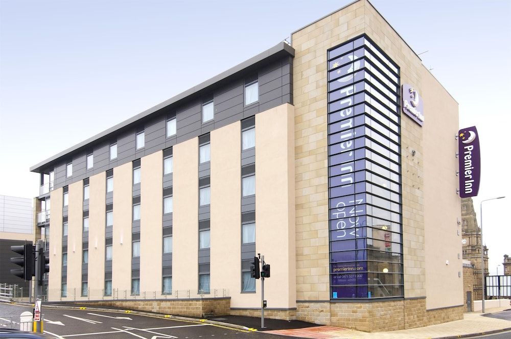 Premier Inn Halifax Town Centre 1