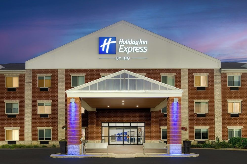 Holiday Inn Express & Suites Southfield - Detroit 1