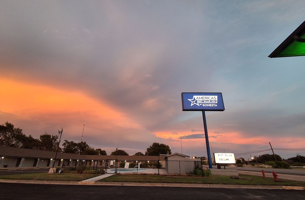 Americas Best Value Inn Giddings 1