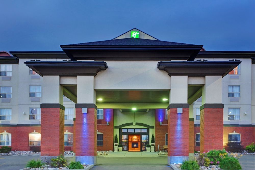 Holiday Inn Express & Suites SHERWOOD PARK-EDMONTON AREA by IHG 1