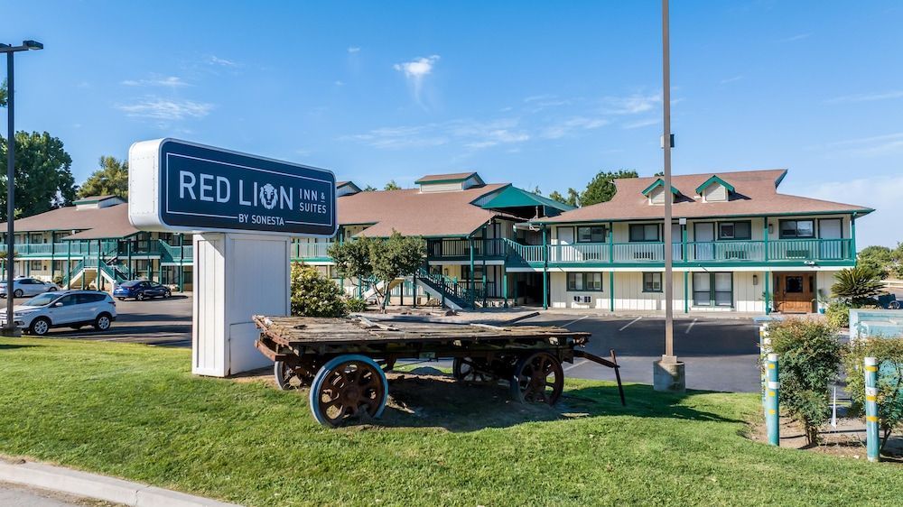 Red Lion Inn & Suites Lemoore 1