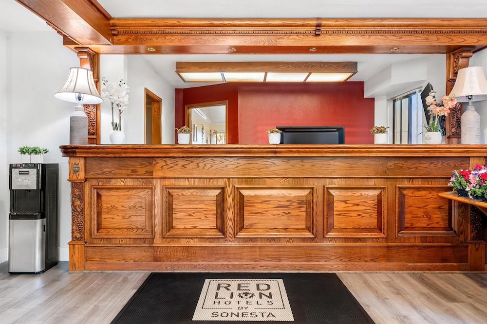Red Lion Inn & Suites Lemoore 2