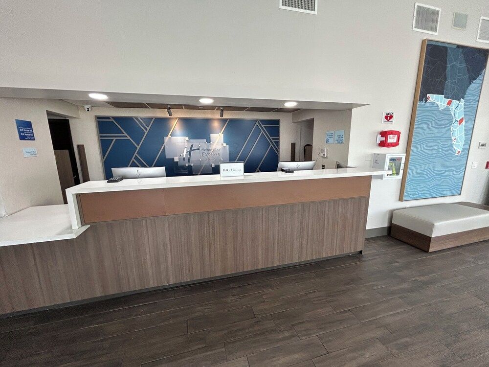 Holiday Inn Express & Suites Dania Beach - Airport Area 2