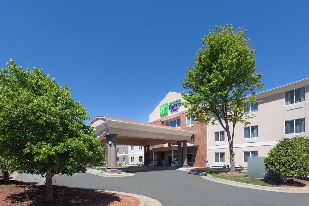 Holiday Inn Express & Suites MEBANE by IHG 1