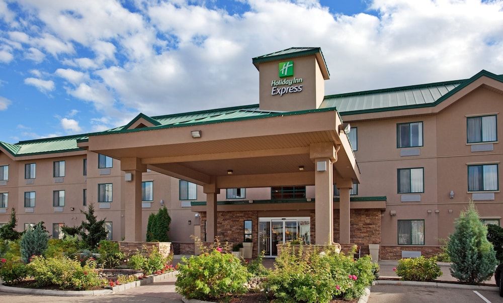Holiday Inn Express & Suites VERNON by IHG 1
