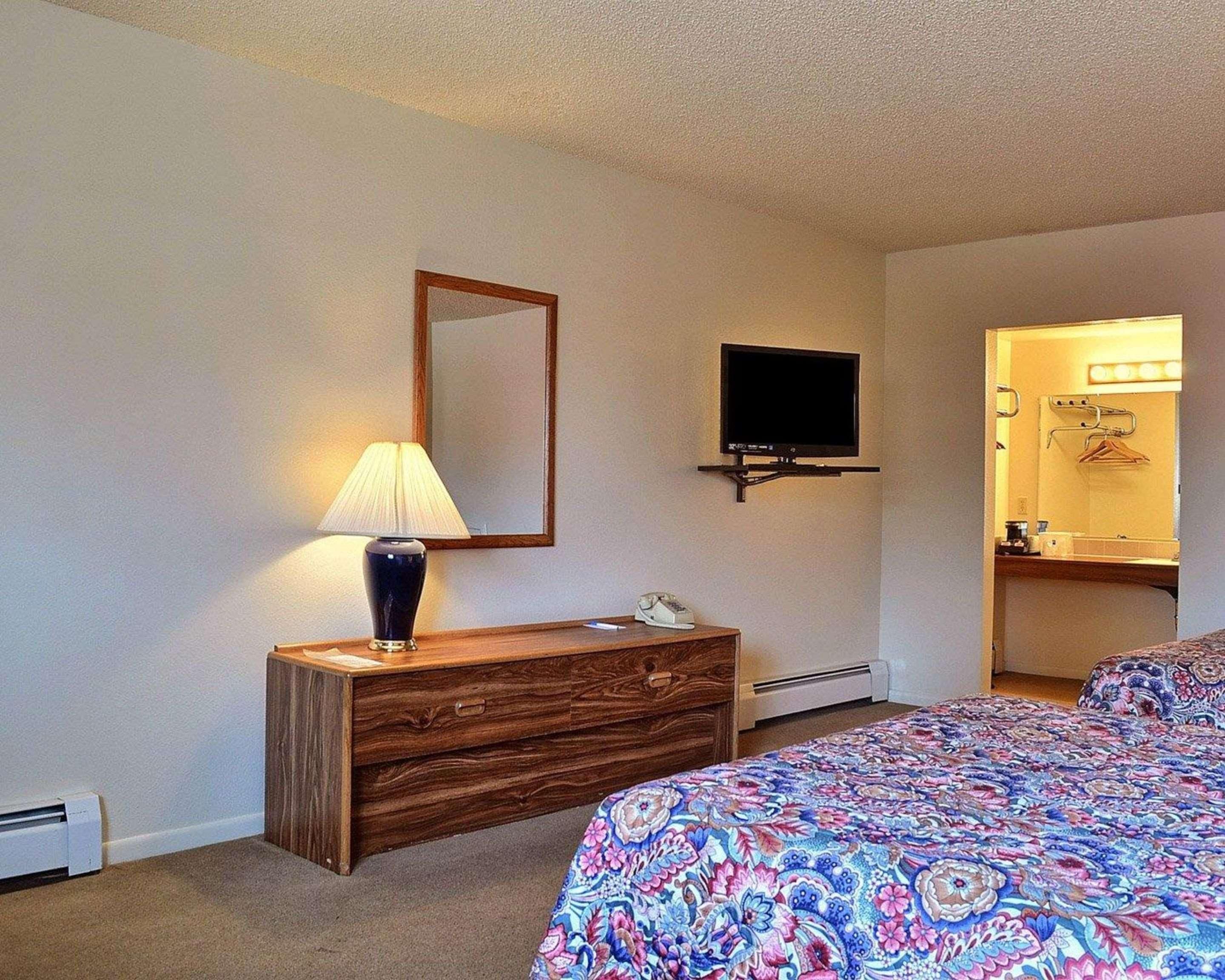 Skyline Motor Inn 1