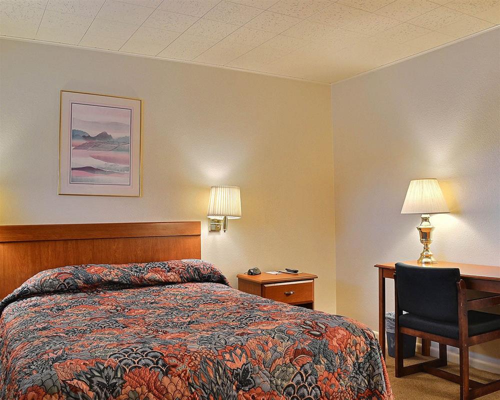 Skyline Motor Inn 2