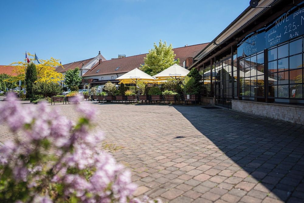Hotel Chvalská Tvrz 1