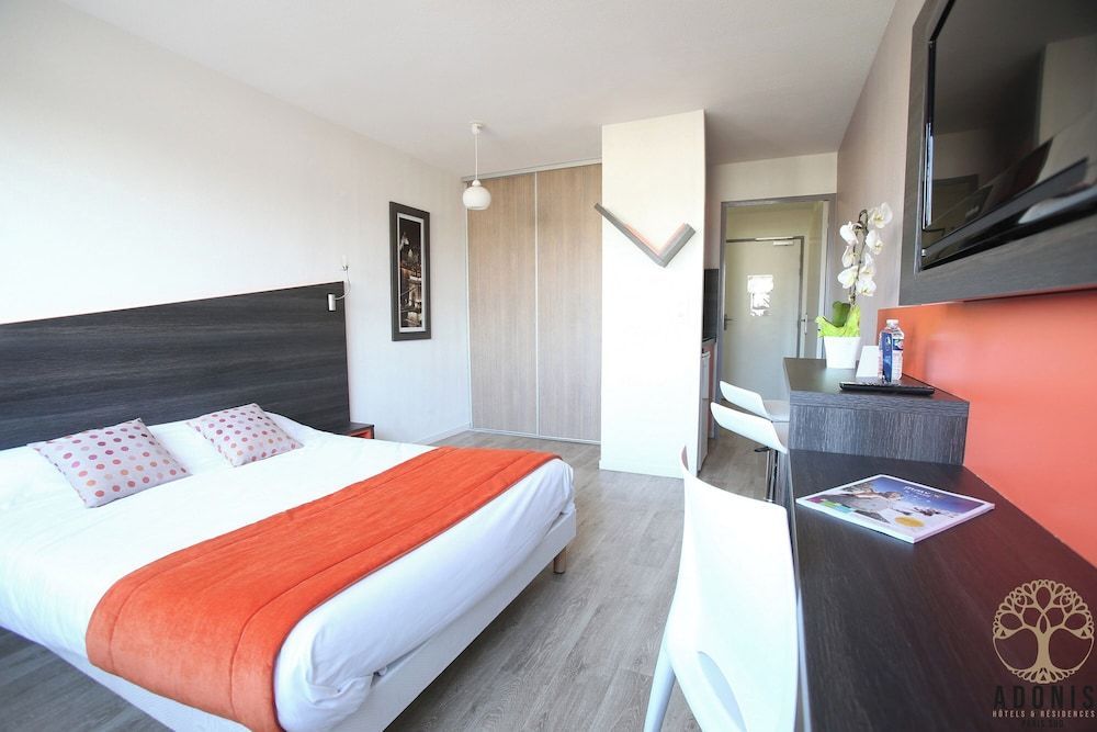 Adonis Paris Sud 1