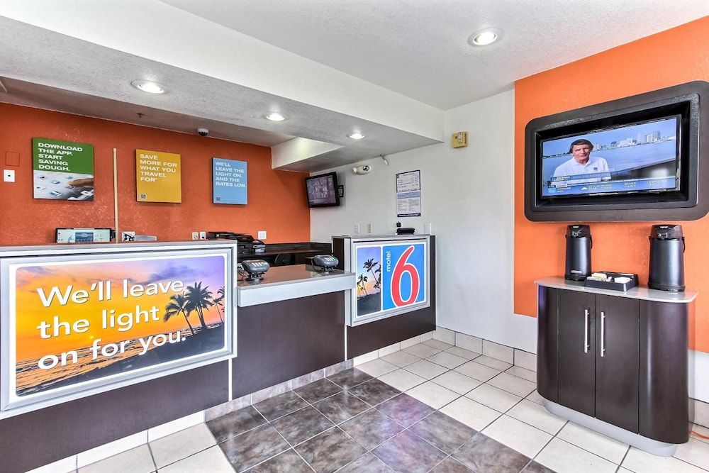 Motel 6 Salinas, CA - North Monterey Area 2
