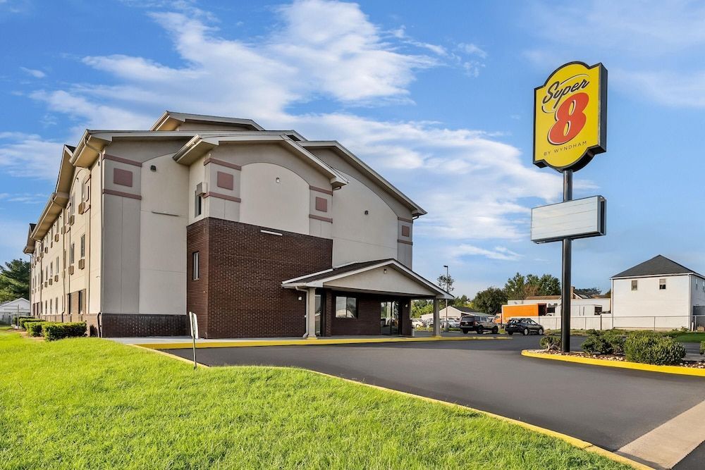 Super 8 by Wyndham New Castle 1