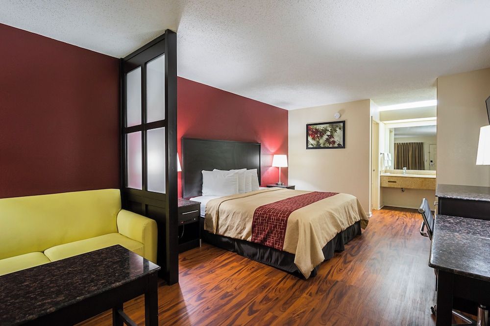 Red Roof Inn & Suites Scottsboro 1