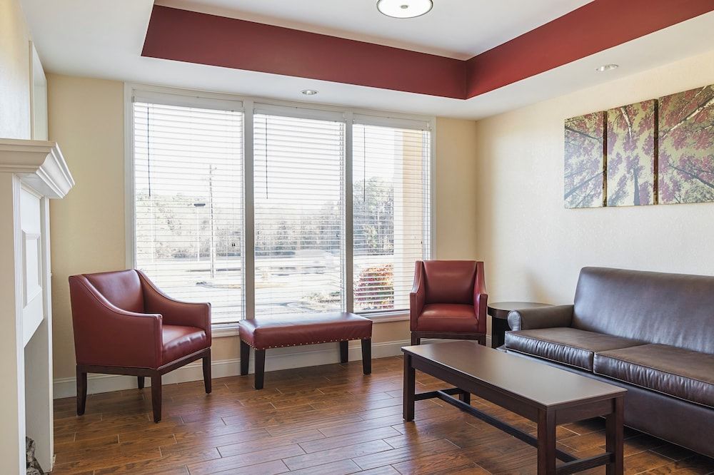 Red Roof Inn & Suites Scottsboro 2
