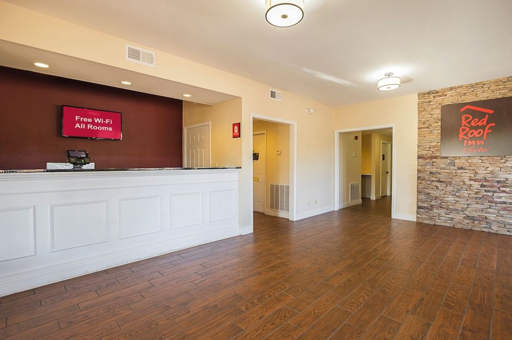 Red Roof Inn & Suites Scottsboro 2