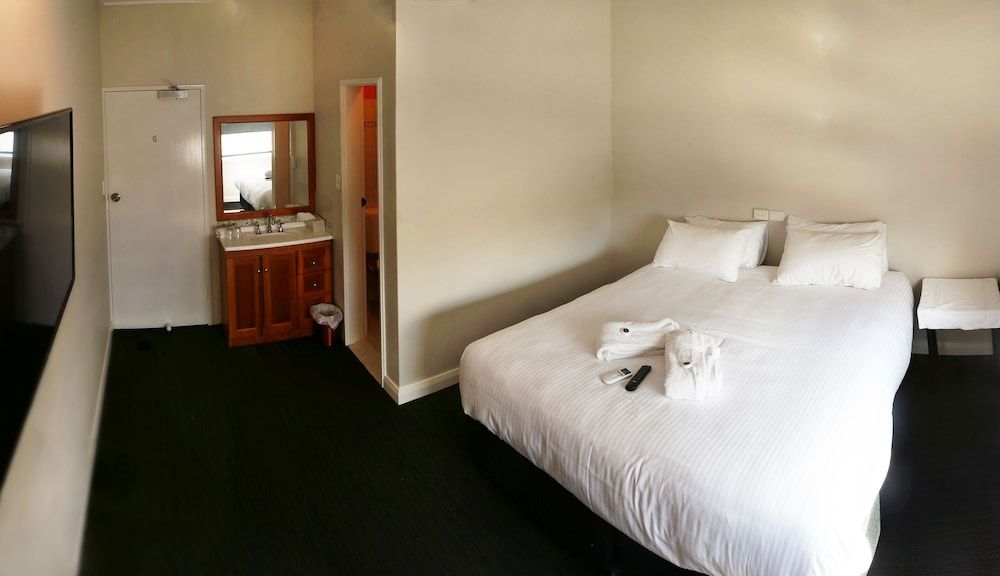 Gunyah Hotel 2
