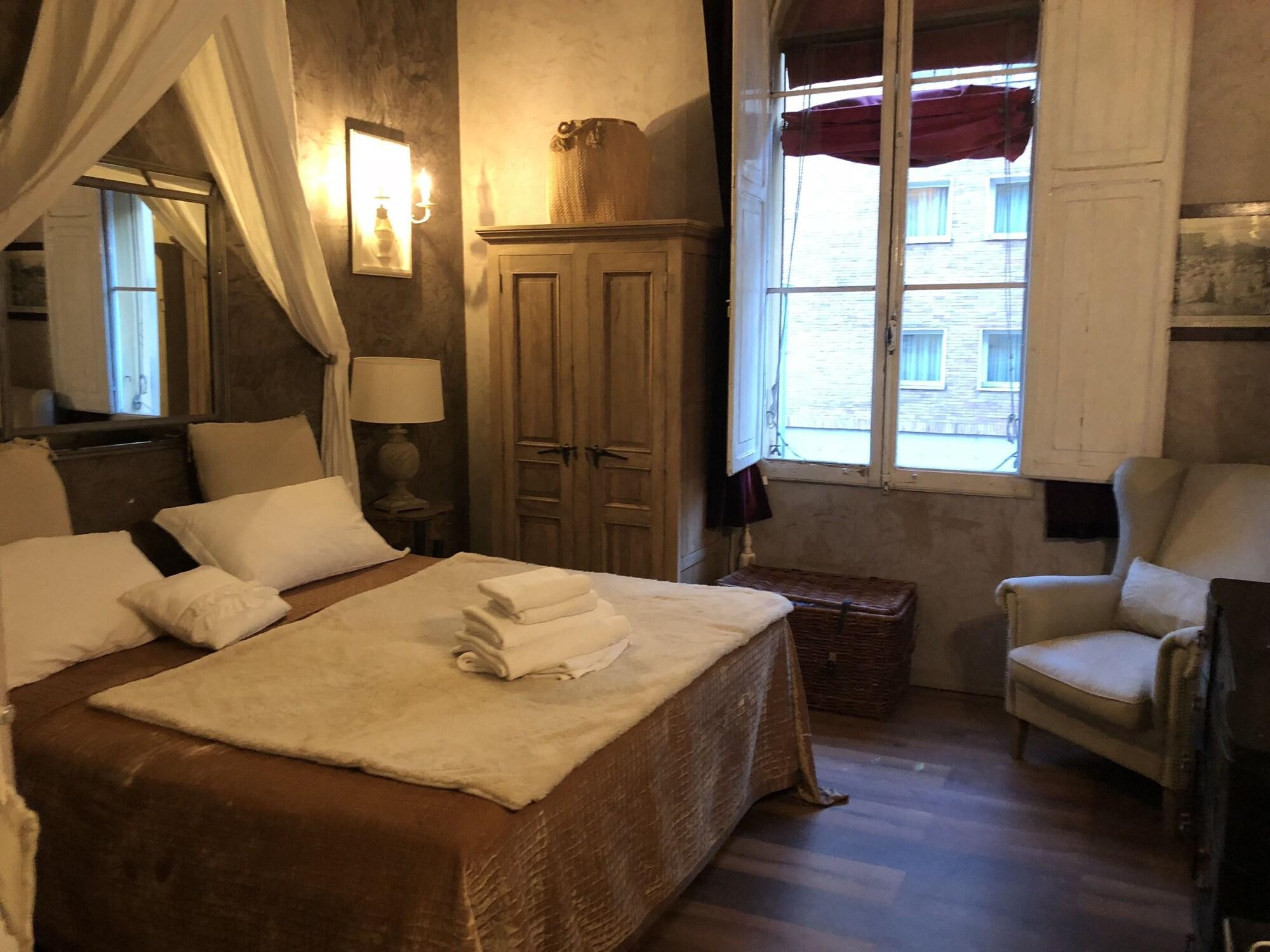 Les Chambres de Amelie B&B 1