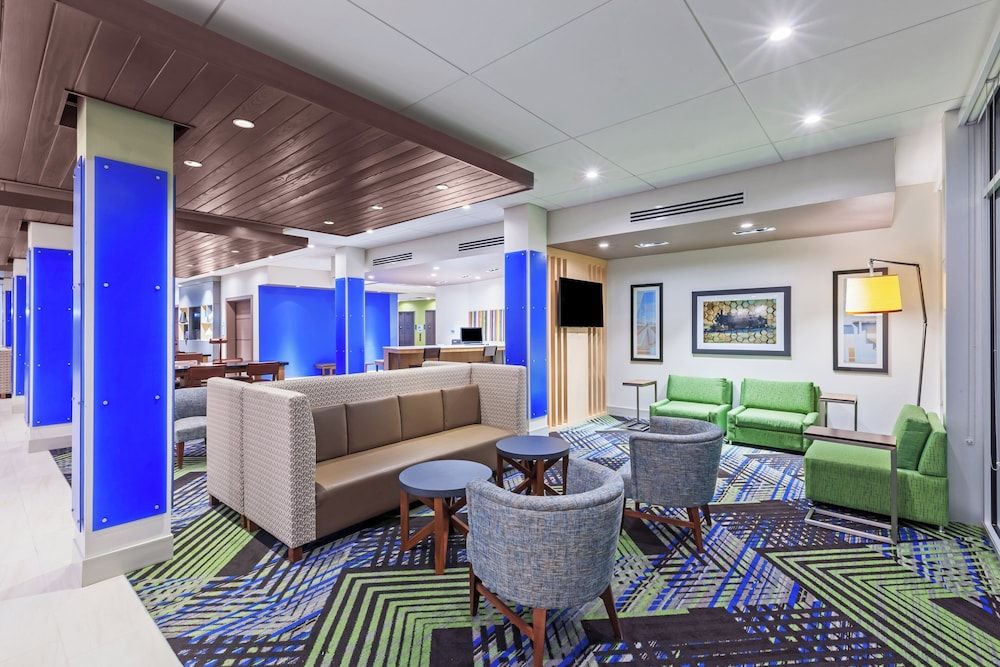 Holiday Inn Express & Suites CHANUTE by IHG 1