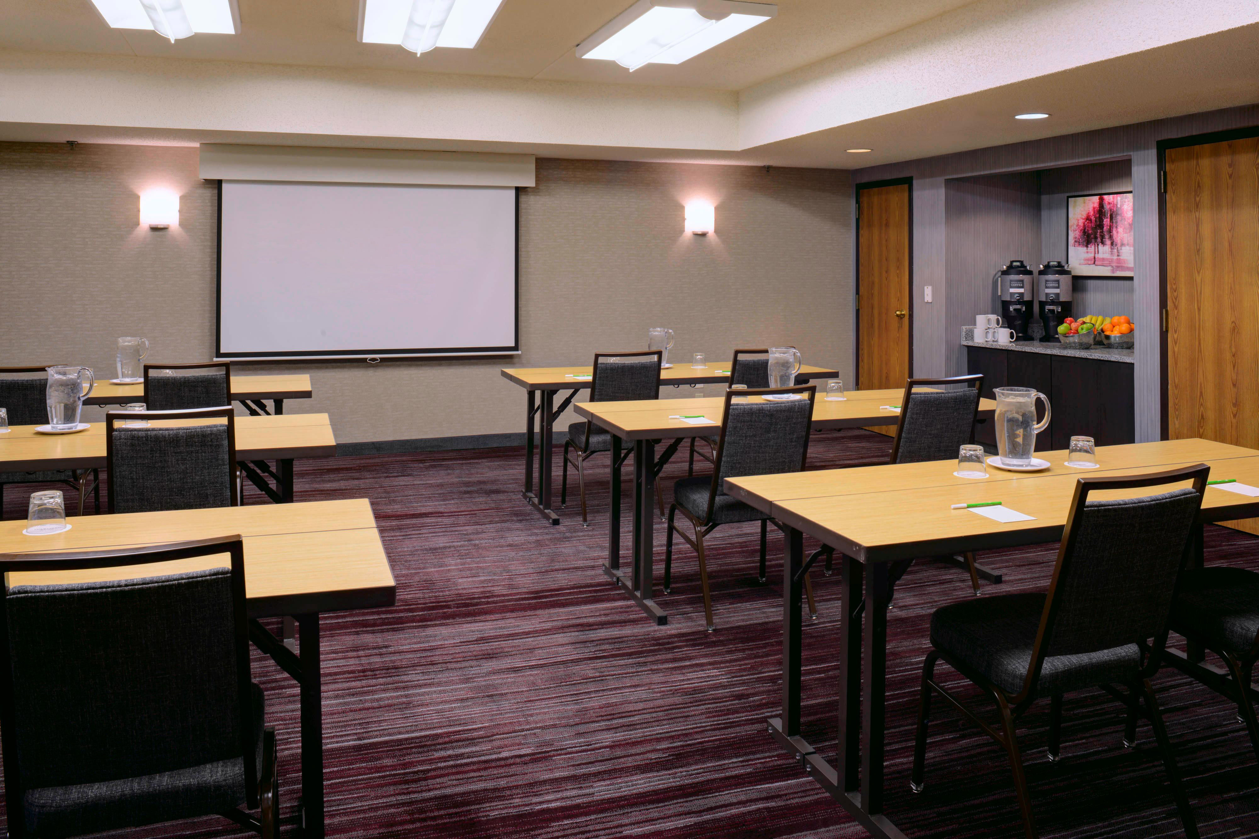 Courtyard by Marriott Kansas City Airport 2