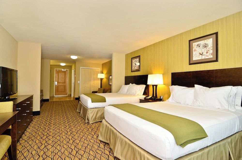 Holiday Inn Express & Suites WILLISTON by IHG 1